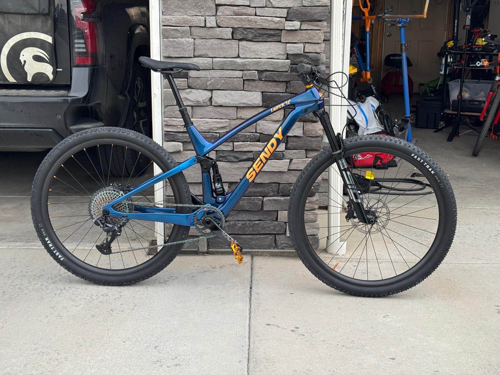 XSマウンテンバイク フルサスペンション：小柄なライダーのための